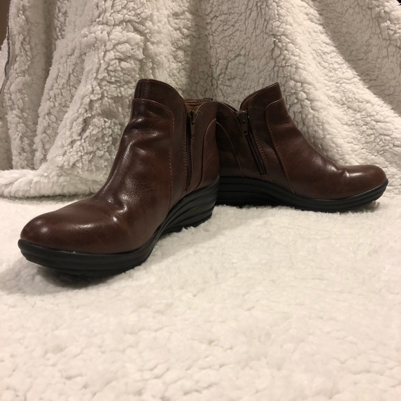 Croft & Barrow Ortholite Women’s Brown Ankle Boots - Picture 1 of 6